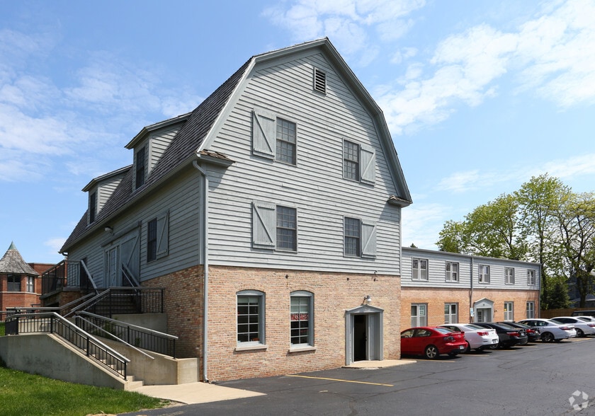 Primary Photo Of 105 S Roselle Rd, Schaumburg Office For Lease