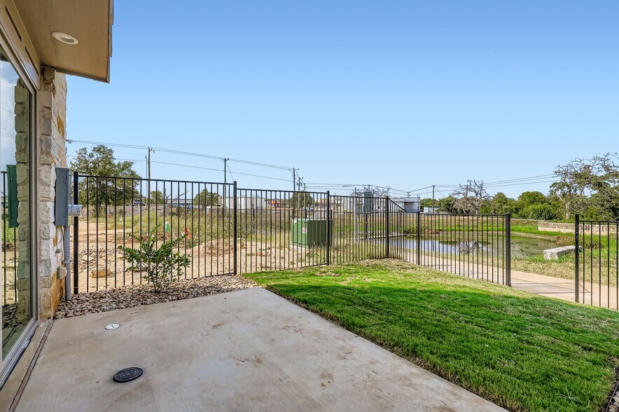 More Photos Of 300 Tesla Cir, Round Rock Multifamily For Sale