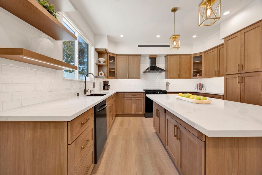 More Photos Of 7410 Denny Ave, Sun Valley Healthcare For Sale