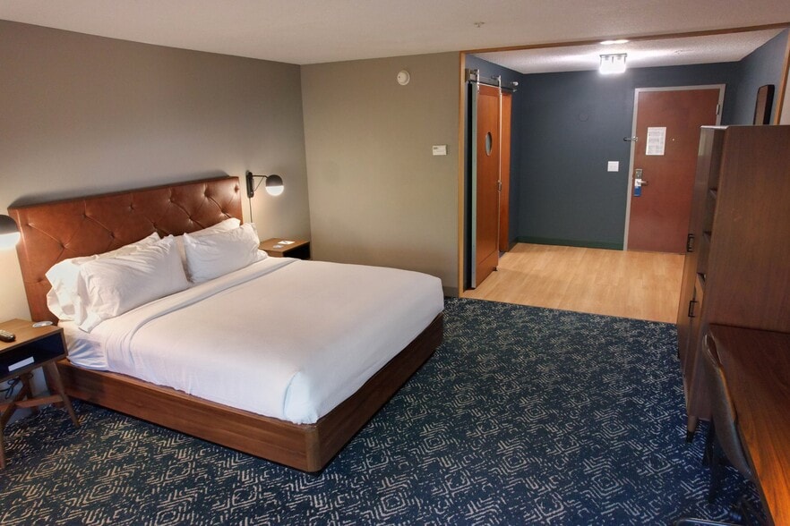 More Photos Of 8520 Baymeadows Rd, Jacksonville Hotel For Sale