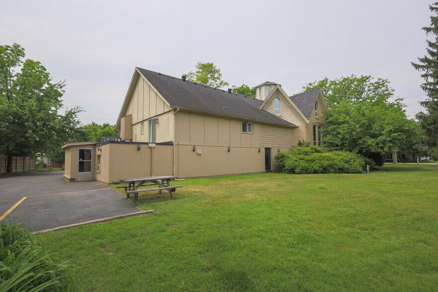 More Photos Of 646 Mount Pleasant Rd, Brant Freestanding For Sale
