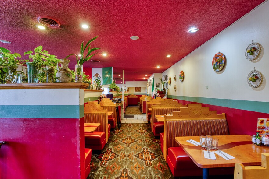 More Photos Of 410 Yakima Valley Hwy, Sunnyside General Retail For Sale