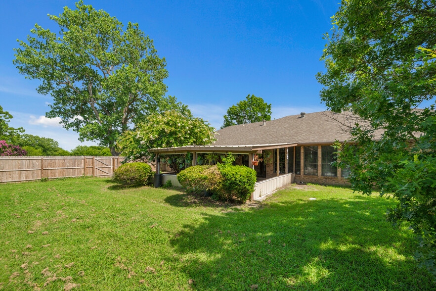 More Photos Of 5792 FM 6, Josephine Showroom For Sale