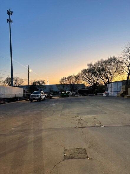 More Photos Of 900 Creekside Rd, Chattanooga Light Distribution For Sale