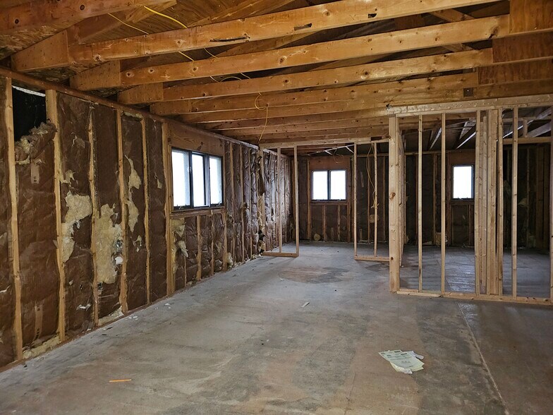 More Photos Of 115 S Hamilton St, Hillsboro Office For Sale