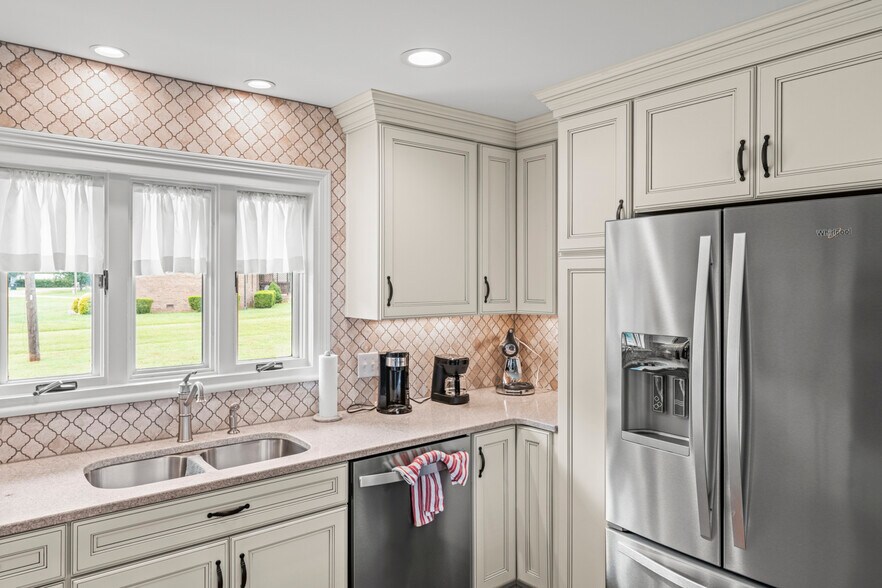 More Photos Of 128 Killian Farm Rd, Stanley Medical For Lease