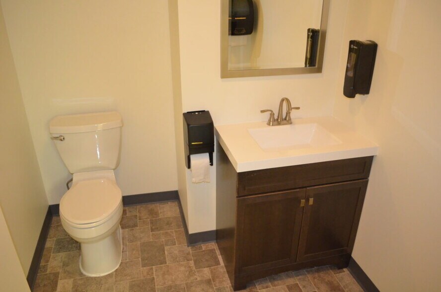 More Photos Of 141 Columbus Rd, Athens Office For Lease
