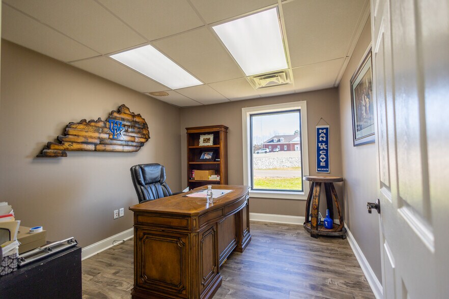 More Photos Of 252 Commerce Dr, Tompkinsville Warehouse For Sale