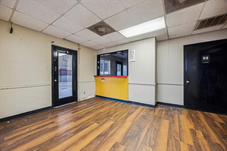 More Photos Of 5528 N Lamar Blvd, Austin Auto Repair For Lease