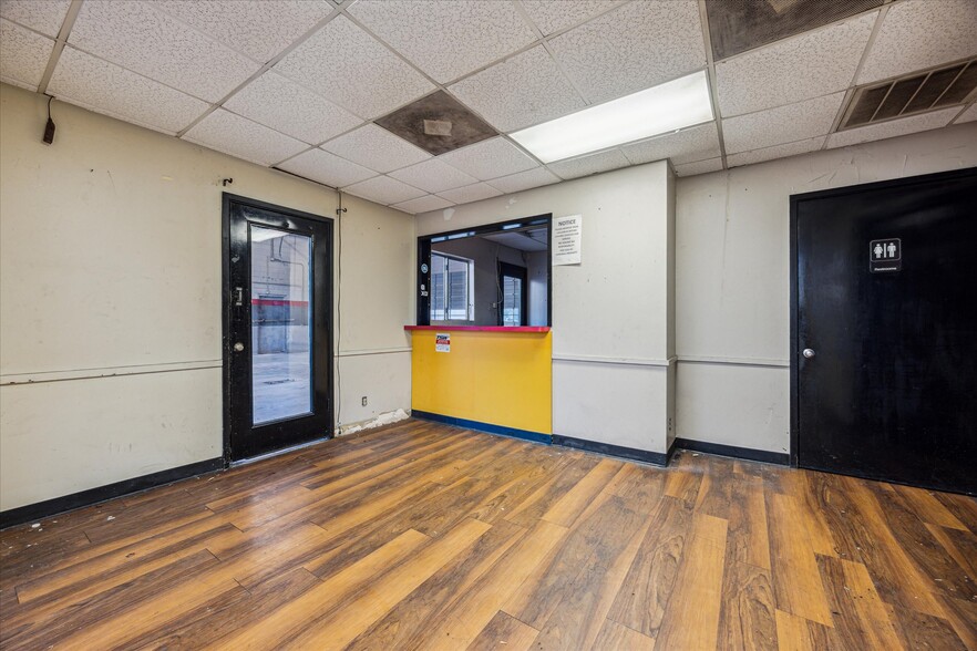 More Photos Of 5528 N Lamar Blvd, Austin Auto Repair For Sale