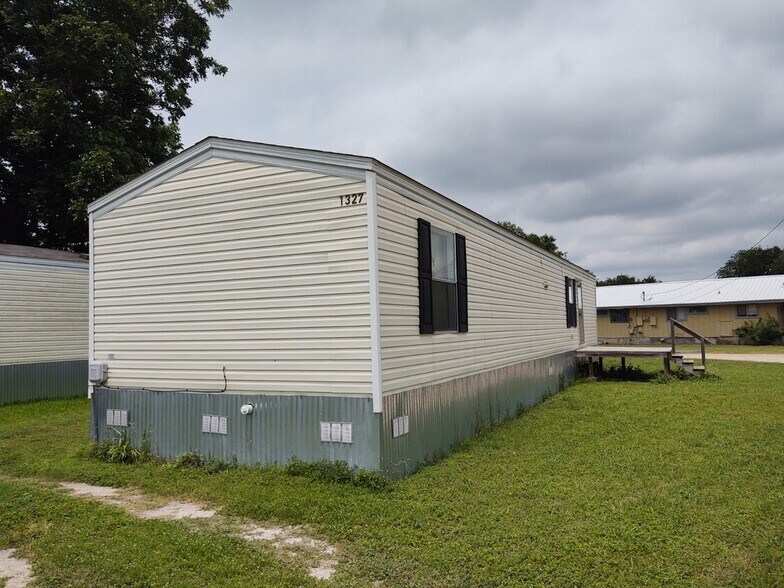 More Photos Of 1321 Harris Hill Rd, San Marcos Manufactured Housing Mobile Home Park For Sale