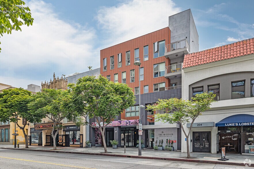 More Photos Of 214 Santa Monica Blvd, Santa Monica Apartments For Lease