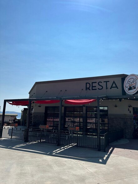 More Photos Of 88 S Bear Lake Blvd, Garden City Hotel For Lease