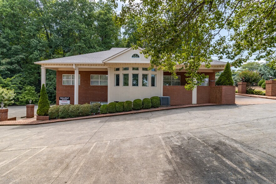More Photos Of 1421 Ross Dr, Dalton Office For Sale