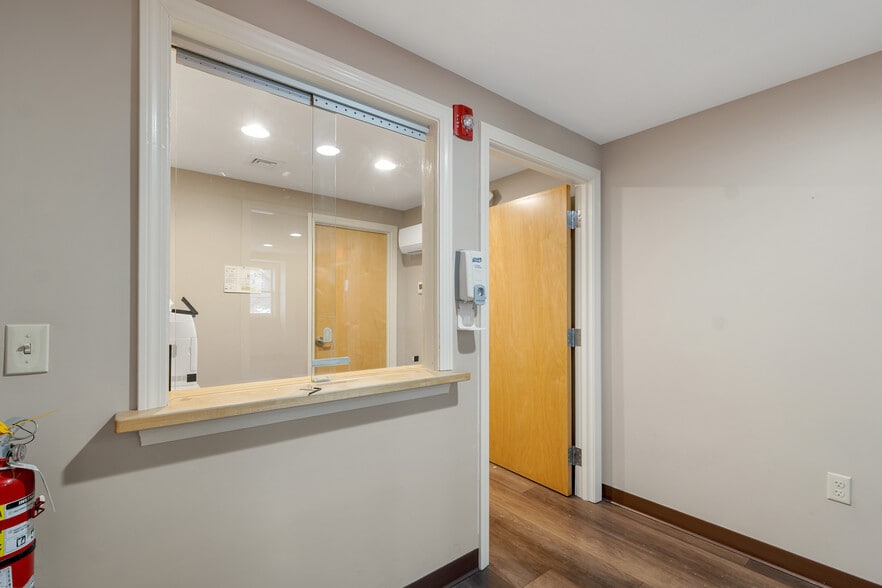 More Photos Of 1 Mound Ct, Merrimack Medical For Sale