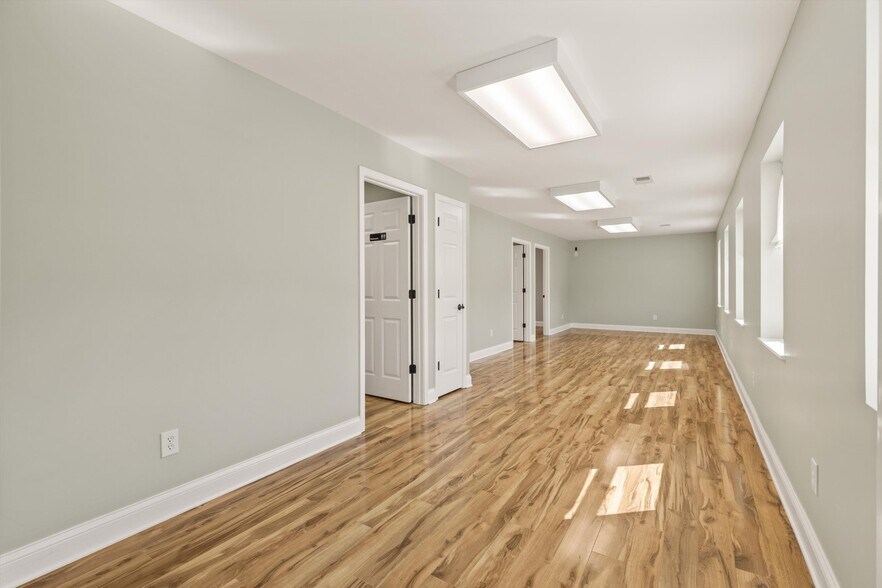 More Photos Of 700 Grove St, Loudon Office For Sale