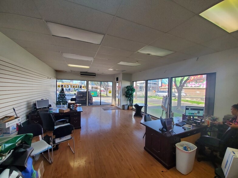 More Photos Of 2000 S Beretania St, Honolulu Storefront Retail Office For Lease