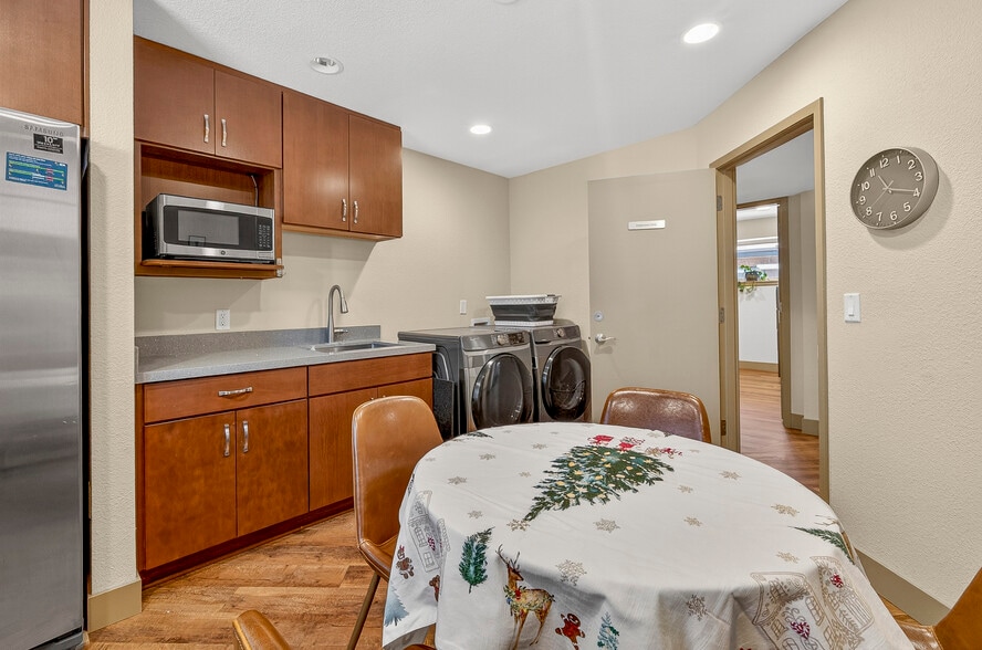 More Photos Of 1300 N Rim Dr, Flagstaff Medical For Lease