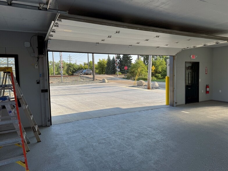 More Photos Of 3926 Church St, Willoughby Warehouse For Lease
