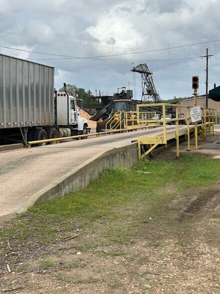 More Photos Of 7369 Highway 167 S, Winnfield Lumberyard For Sale