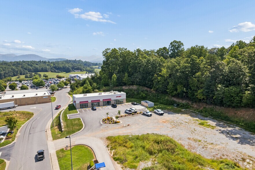 More Photos Of 31 Berry Blvd, Franklin Freestanding For Sale