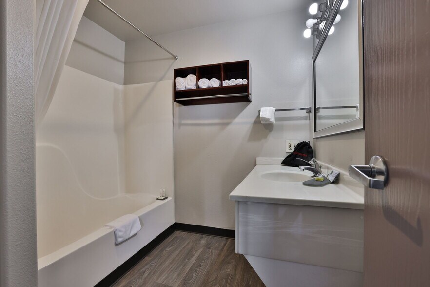 More Photos Of 8350 Razorback Rd, Colorado Springs Hotel For Sale