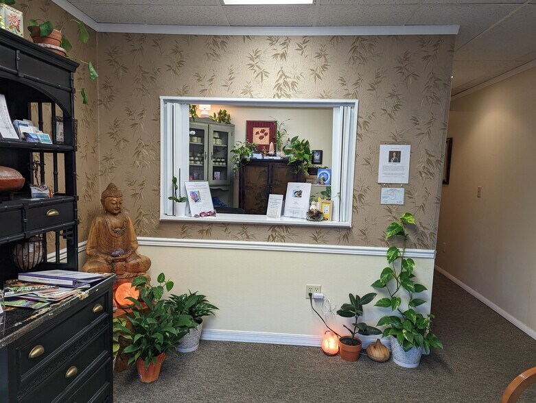 More Photos Of 3148 Southgate Cir, Sarasota Office For Sale