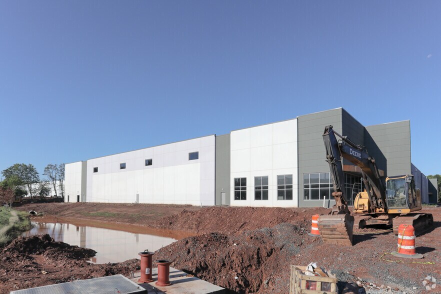 More Photos Of 230 Belmont Dr, Somerset Distribution For Lease