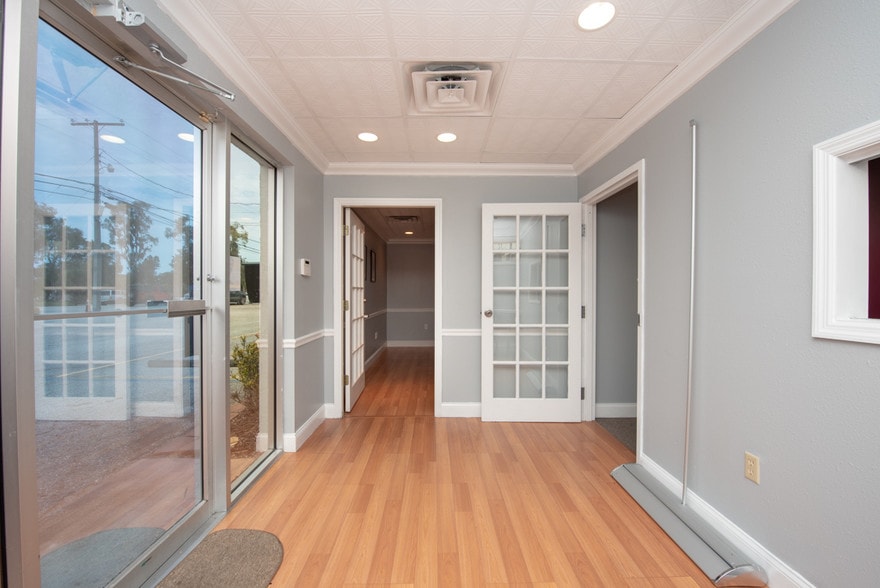 More Photos Of 7430 Tamiami Trl, Sarasota Loft Creative Space For Lease
