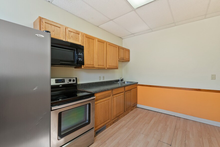 More Photos Of 2319 Vinton St, Omaha Office Residential For Sale