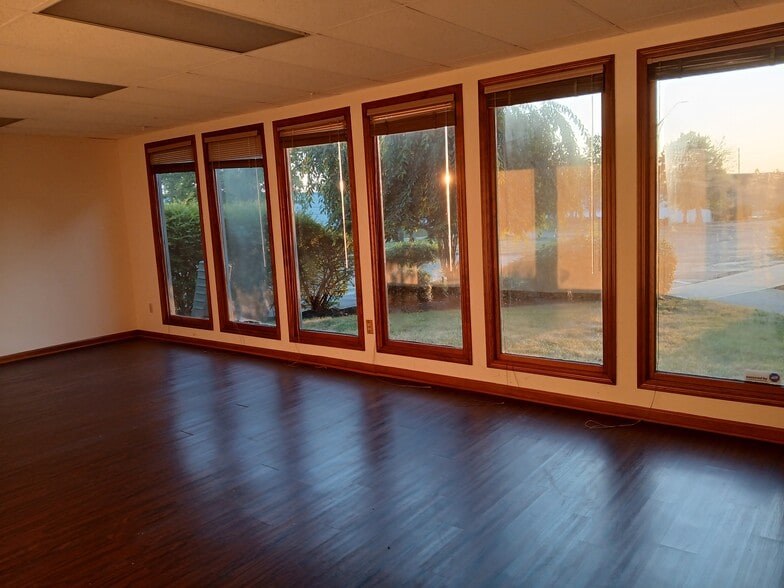 More Photos Of 1001 Eastwind Dr, Westerville Office For Lease