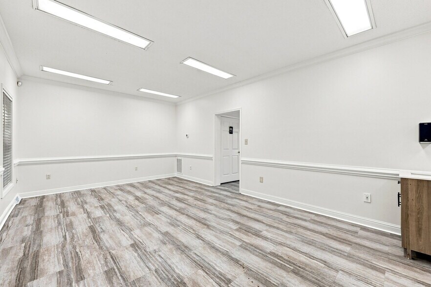 More Photos Of 1708 S Mebane St, Burlington Office For Sale