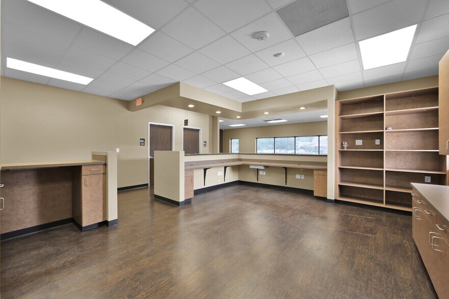 More Photos Of 1126 Rayford Rd, Spring Medical For Sale