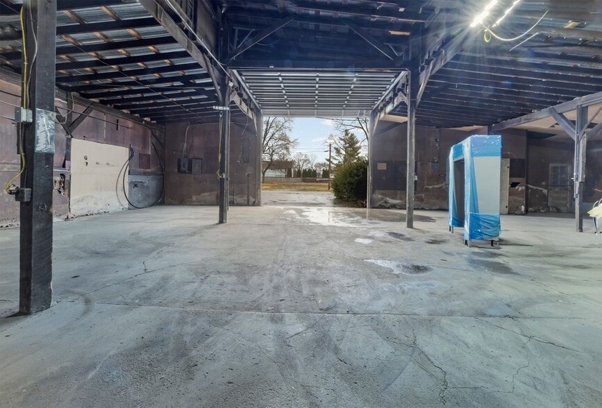 More Photos Of 1301 S 6th St, Noblesville Manufacturing For Sale