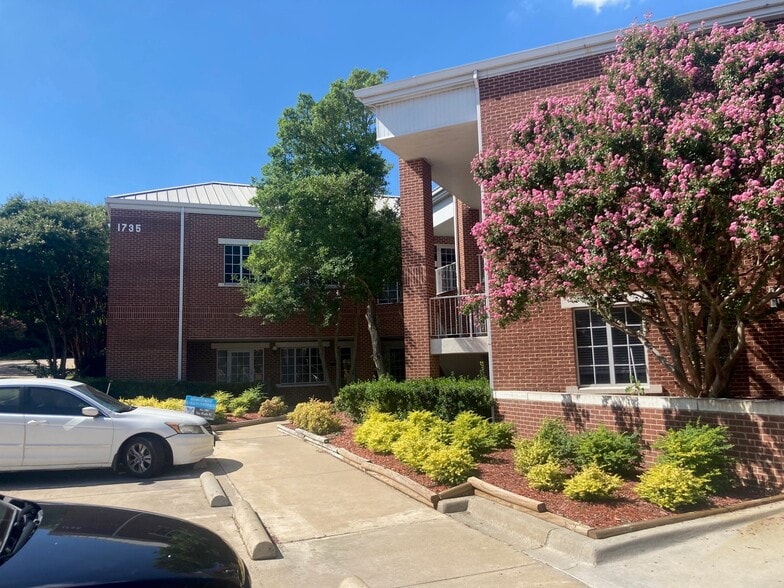 More Photos Of 1735 Keller Springs Rd, Carrollton Medical For Lease
