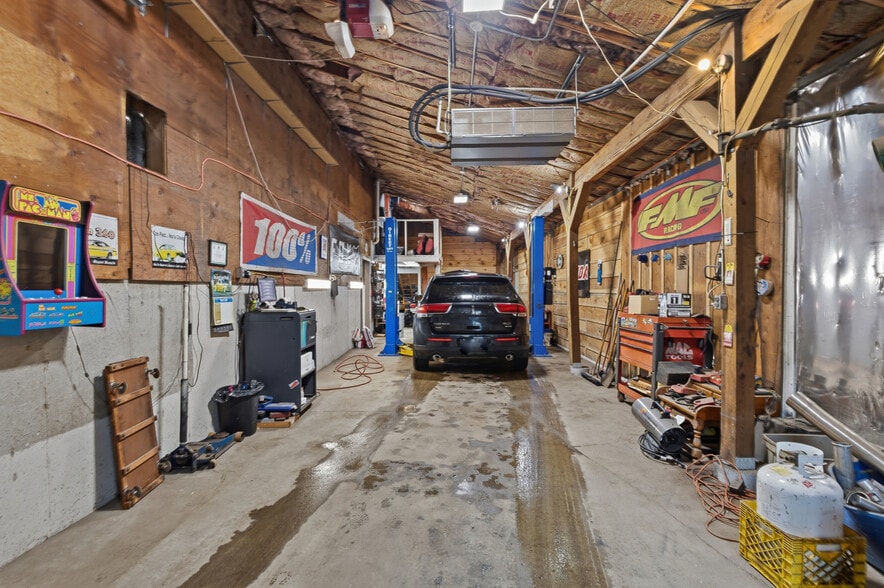 More Photos Of 1973 Victory Hwy, Glendale General Retail For Sale