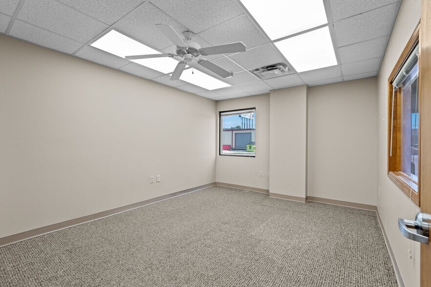 More Photos Of 311 N Waverly Ave, Springfield Warehouse For Lease