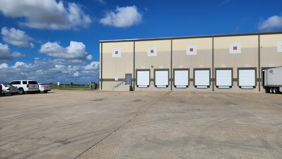 More Photos Of 6500 S 35th St, McAllen Distribution For Lease