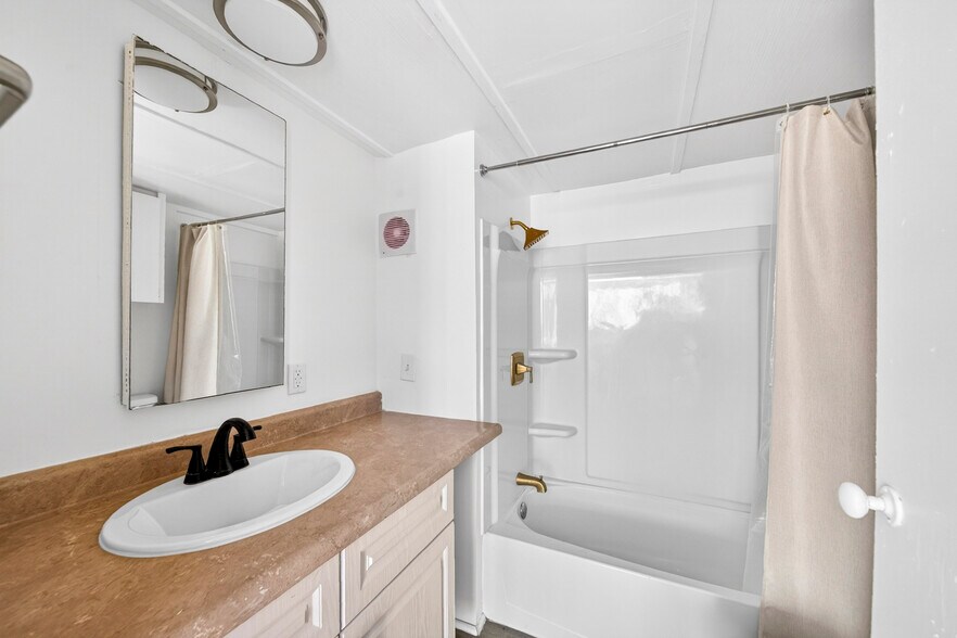 More Photos Of 11398 B Bartlett Ave, Adelanto Manufactured Housing Mobile Home Park For Sale