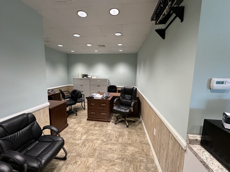 More Photos Of 625 66th Ave SW, Vero Beach Manufacturing For Sale