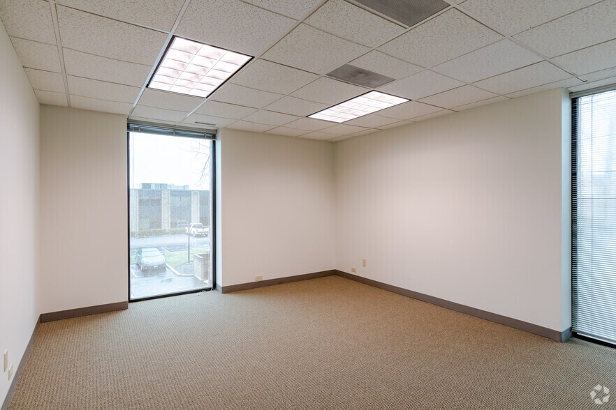 More Photos Of 799 Roosevelt Rd, Glen Ellyn Office For Lease