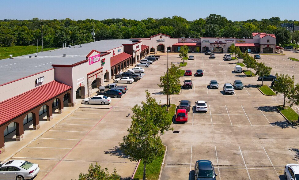 More Photos Of 8201-8209 Broadway St, Pearland Unknown For Lease