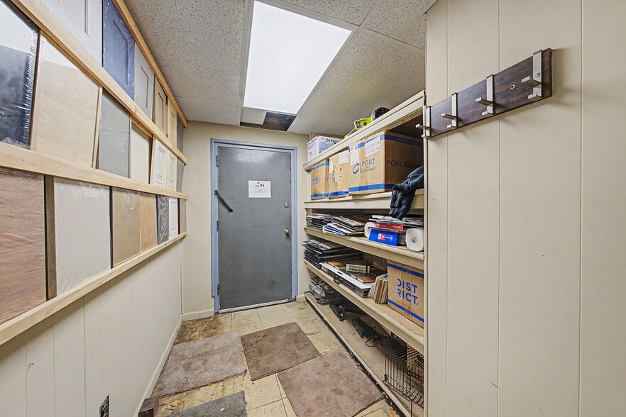 More Photos Of 23 Malcolm St, Morristown Industrial For Sale