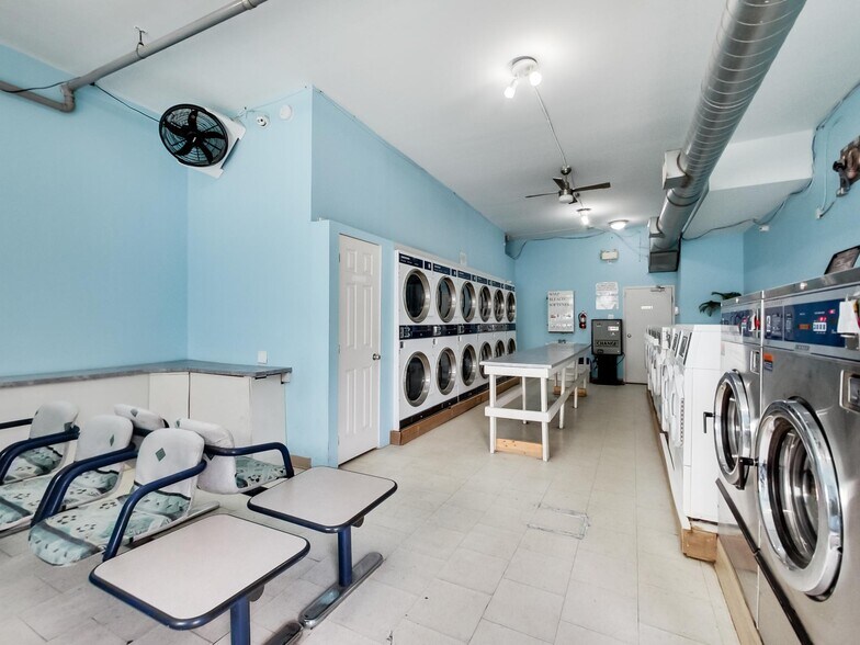 More Photos Of 443 Wentworth St N, Hamilton Storefront Retail Residential For Sale