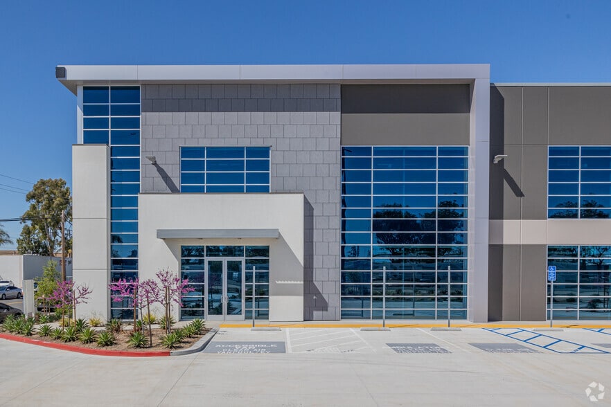 More Photos Of 12772 Monarch St, Garden Grove Warehouse For Lease