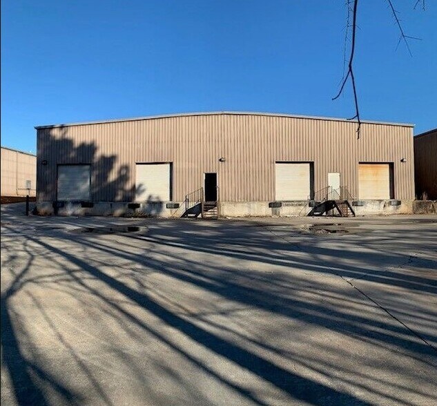 More Photos Of 154 Andrew Dr, Stockbridge Warehouse For Lease