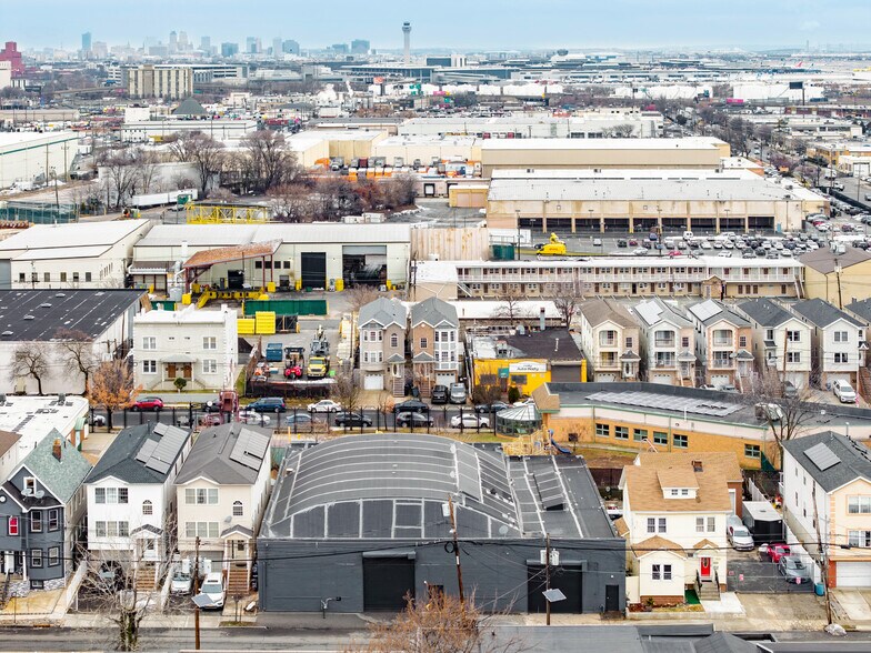 More Photos Of 833 Bond St, Elizabeth Warehouse For Sale