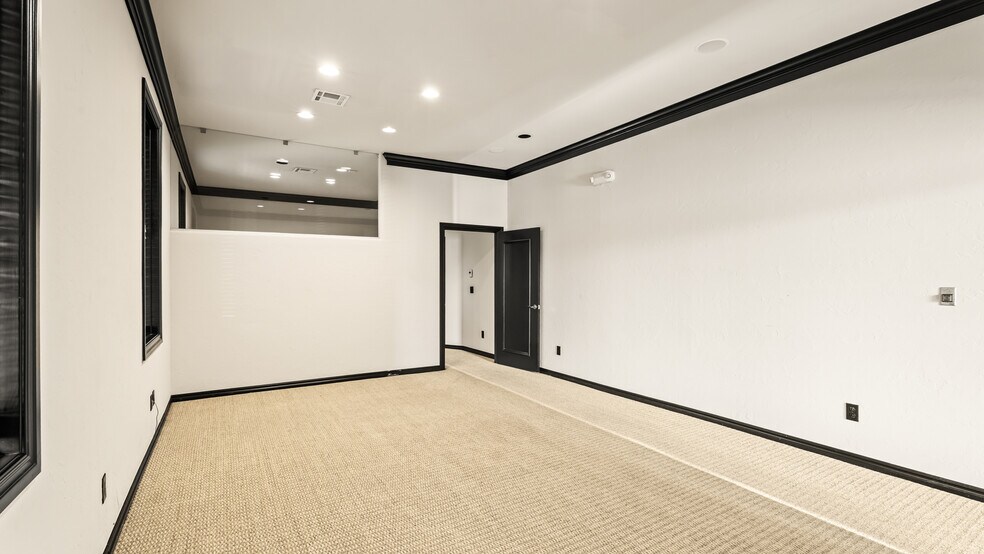More Photos Of 14000 N Western Ave, Edmond Office For Sale