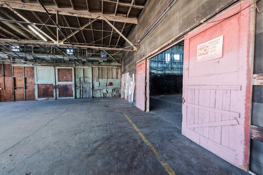 More Photos Of 6000 Avalon Blvd, Los Angeles Warehouse For Lease