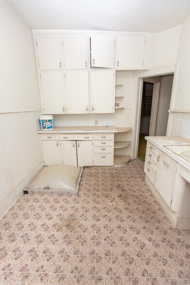 More Photos Of 219 Norris Ave, McCook Storefront For Sale